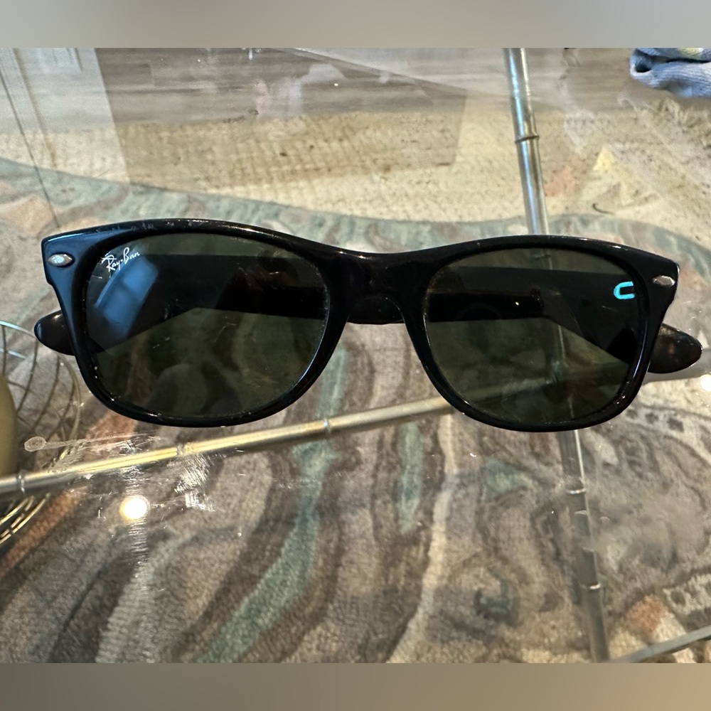 Pre-loved classic Ray-ban wayfarer sunglasses